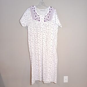 Country Store Purple Embroidered Floral-Print Nightgown Lace Trim Button Placket